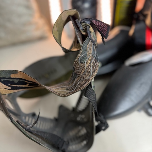 Lot Black Paintball Gear Set 2 mask. 3M ear protectors, 6 hoppers, 2 gas pipetts - Picture 13 of 17